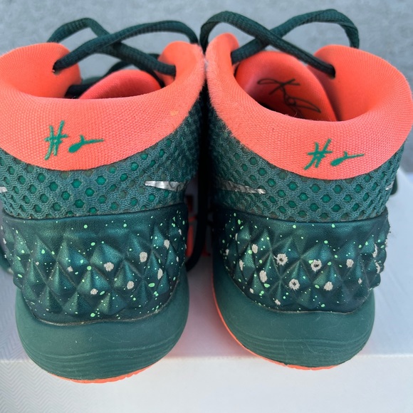 Nike Kyrie 1 Basketball Sneakers - Picture 4 of 7